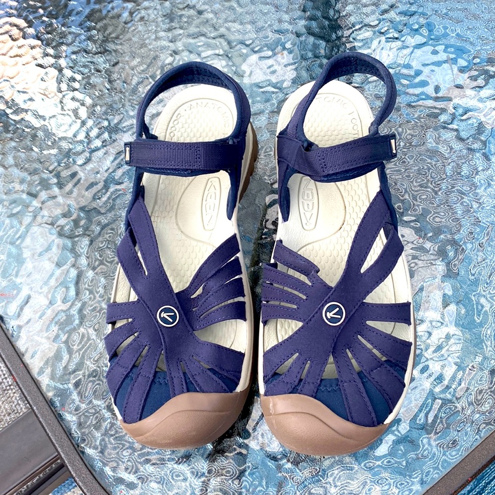 Navy keen sandals